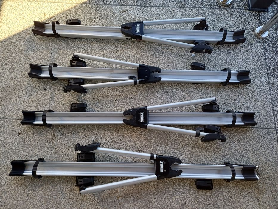 4x bagażnik rowerowy dachowy Thule Tour - kompletne, zamykane na klucz