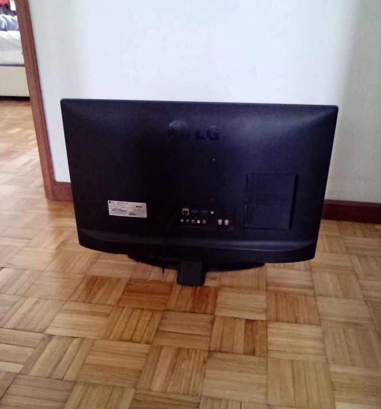 2 TV s para peças ou reparar