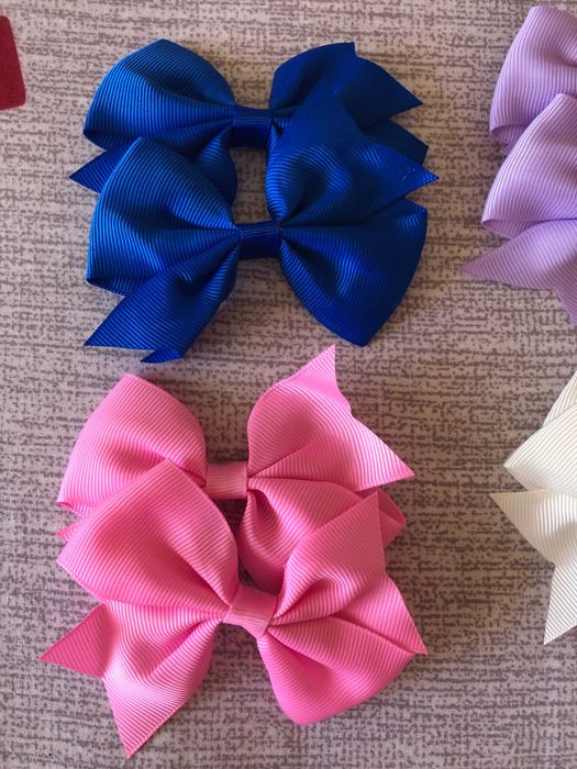 Laços com grampo criança