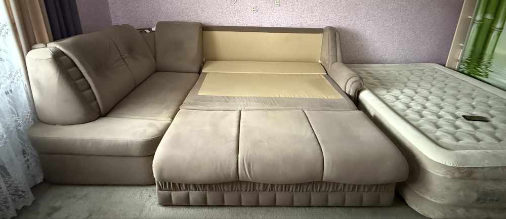 Кутовий диван ( зручний та багатофункціональний)