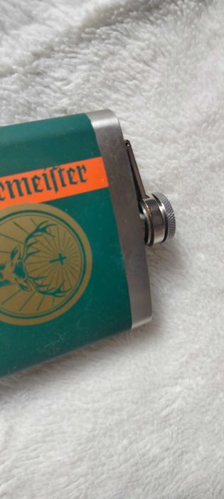 Piersiówka jagermaeister