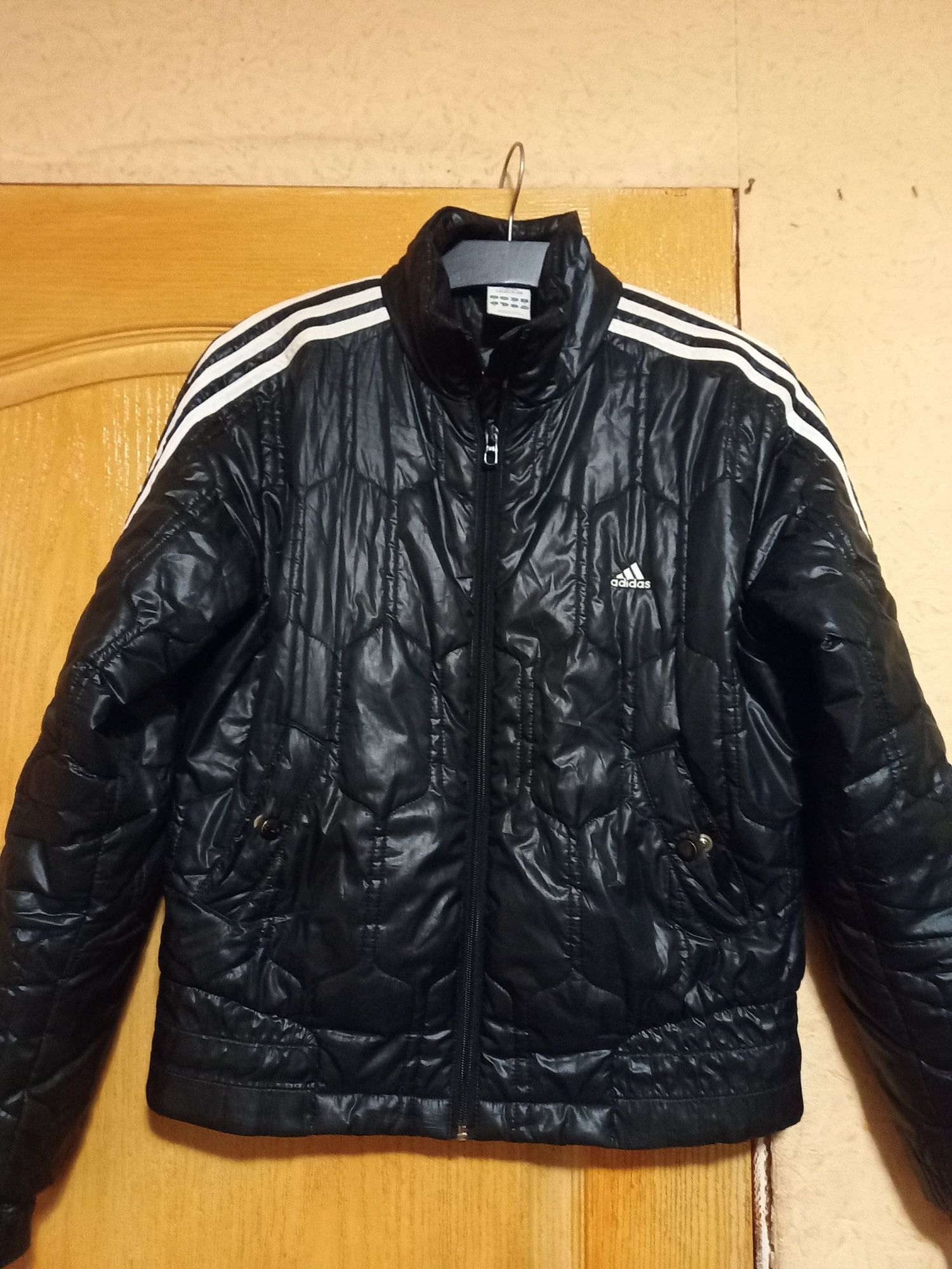 Продам куртку adidas