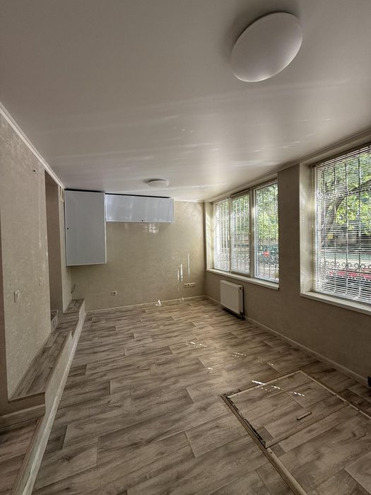 Здається в оренду приміщення на площі Миру