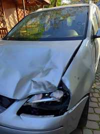 Touran 1.9 TDI samochód uszkodzony