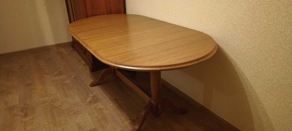 Продам стол из натурального дерева