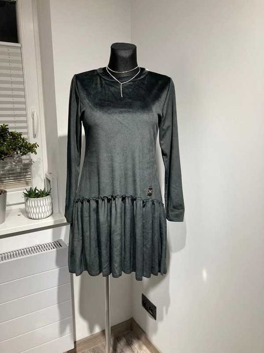 Damska sukienka welurowa falbanka włoska nowa rozmiar uniwersalny (D)