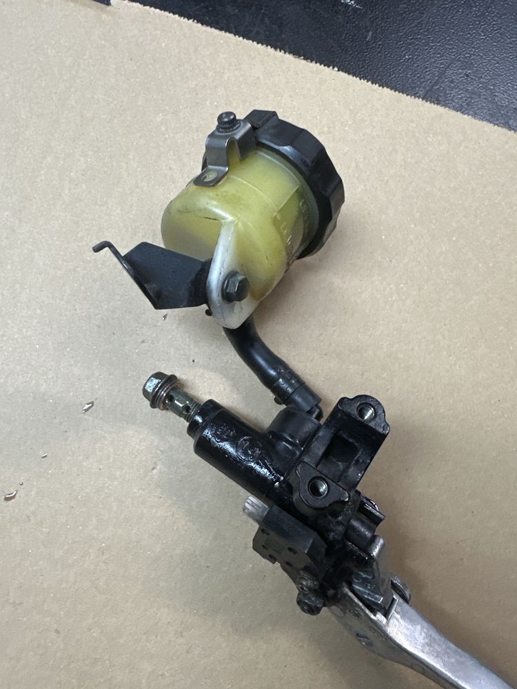Yamaha R6 RJ03 pompa hamulca Przód Przednia