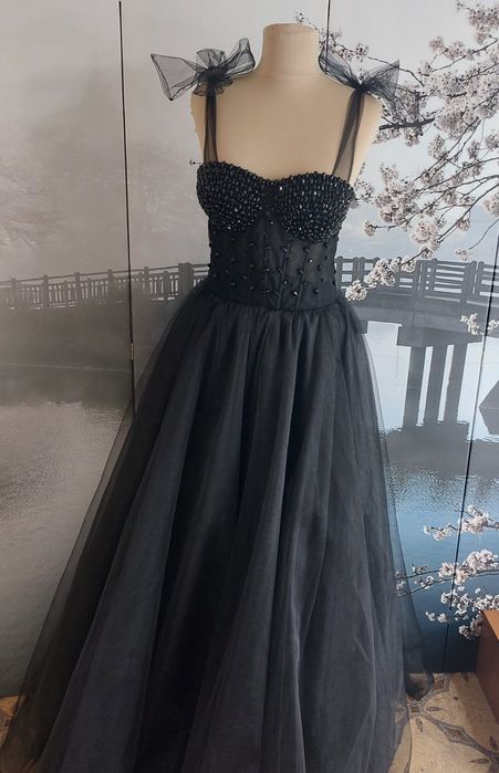 Розпродаж випускних суконь. Ціни від 1500 грн