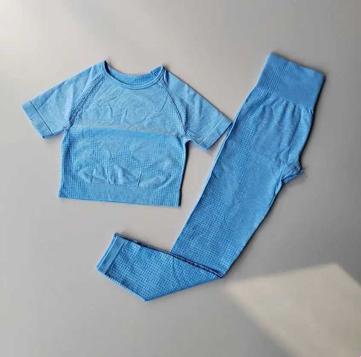 Костюм для фитнеса  / йоги (лосины, топ, кофта)