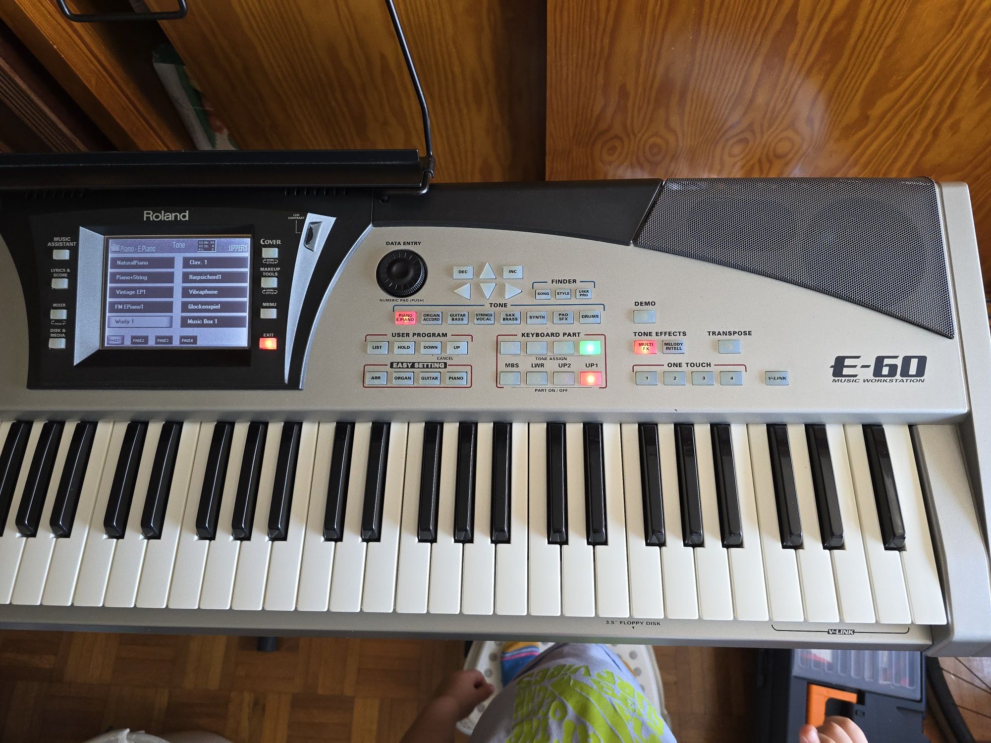 Roland E-60 com case
