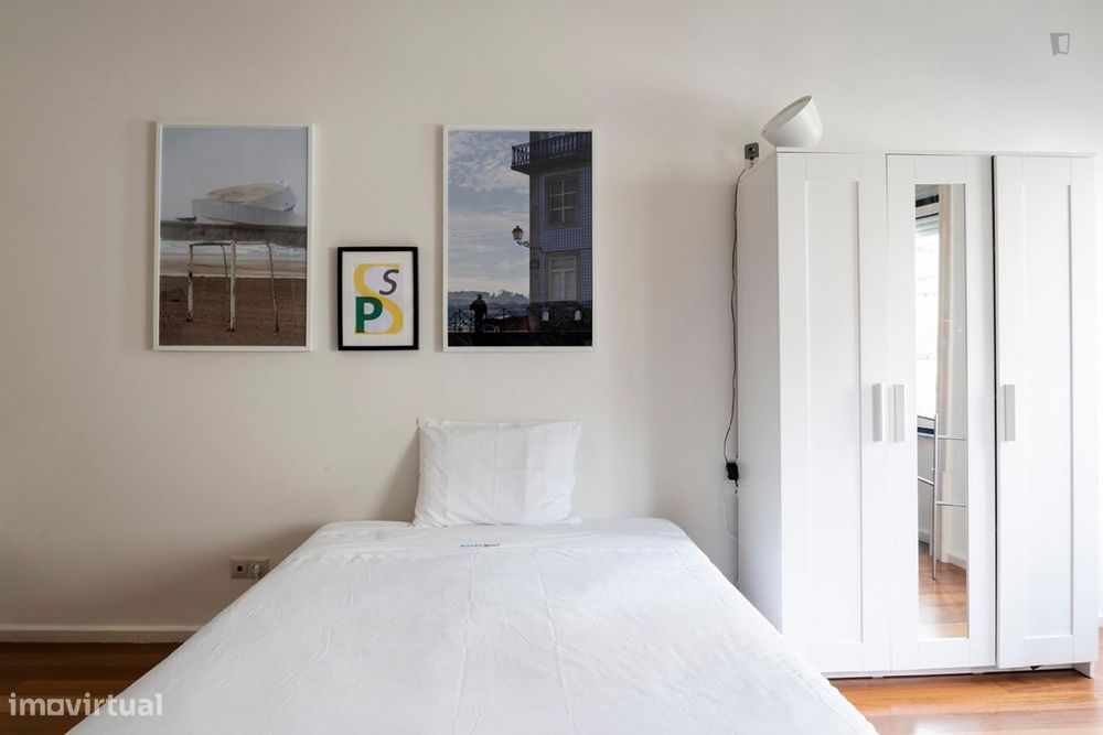 188308 - Quarto com cama de casal, com casa de...