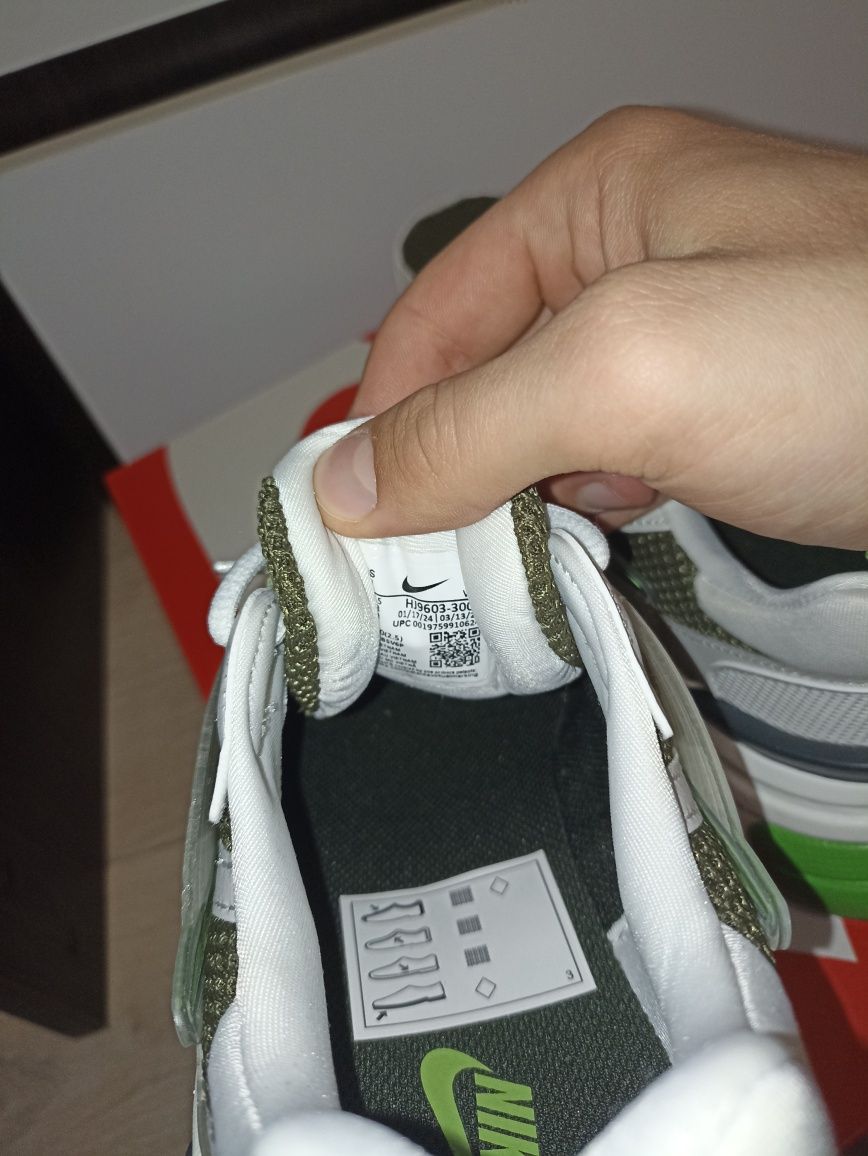 Кросівки Nike V2K Run [HG9603-300]