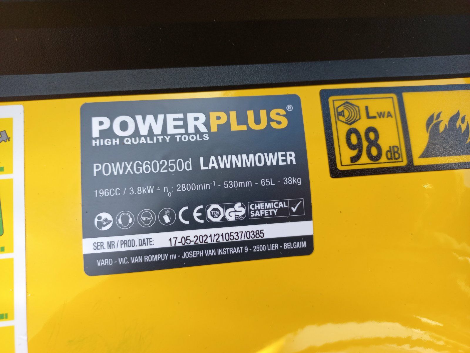 Потужна бензинова самохідна газонокосарка powerplus powxg60250 газоно