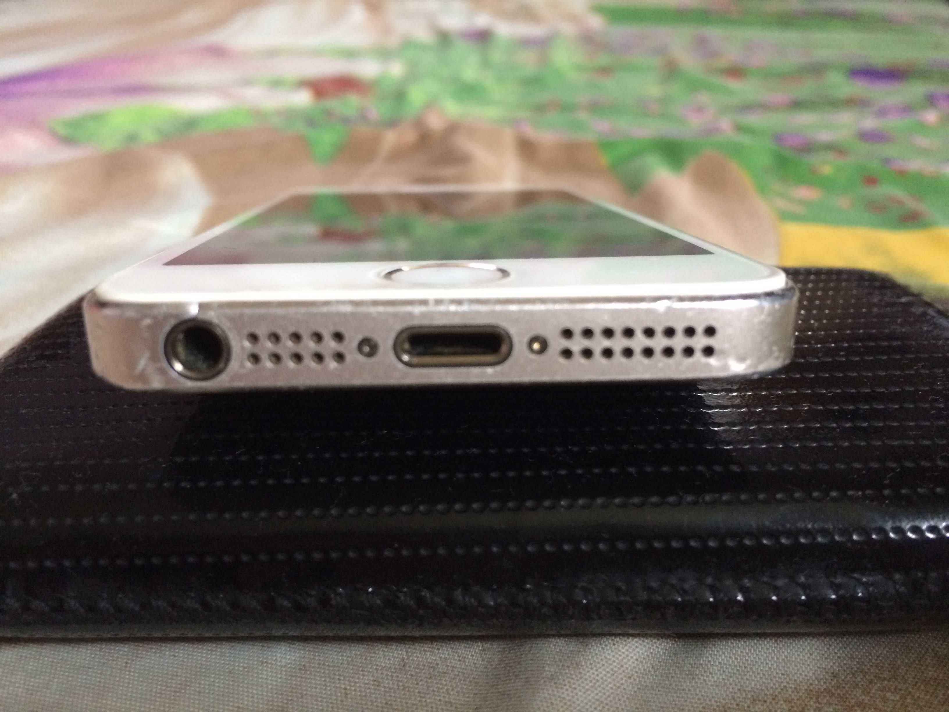 Iphone 5s на  восстановление или разбор