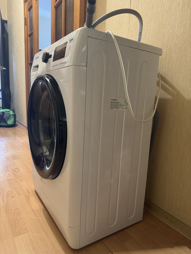 Пральна машина Whirlpool 6 кг FWSG61083WBV UA