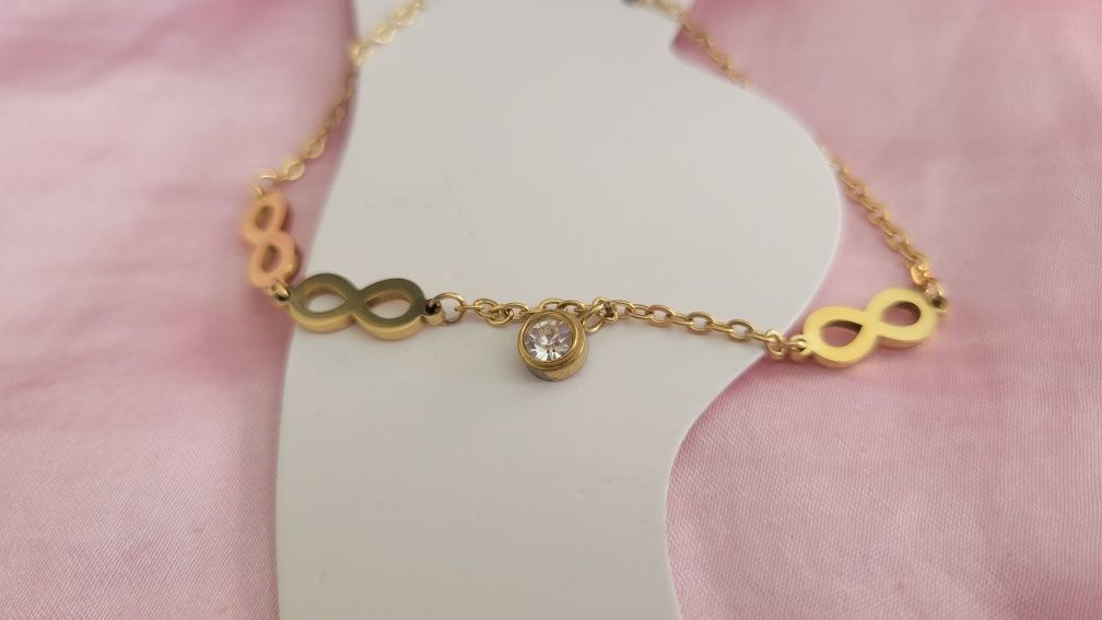 Tornozeleira Dourada em Aço Inoxidável com Pedra Brilhante "Infinity"