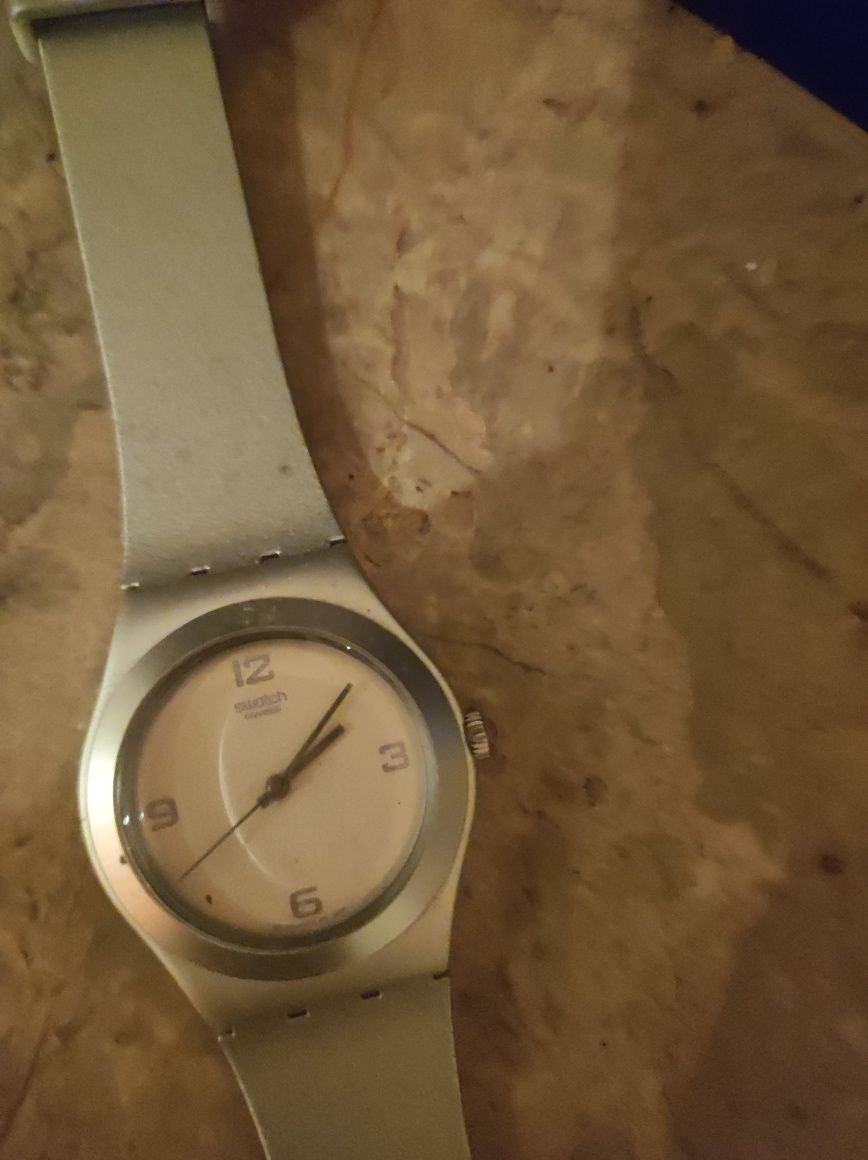 Relógio Swatch cinzento