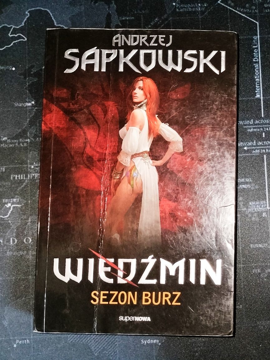 Andrzej Sapkowski - Sezon burz / Wiedźmin / Czerwona okładka z gry