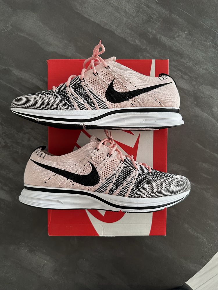 Nike flyknit trainer sunset tint pudrowe rozowe 43