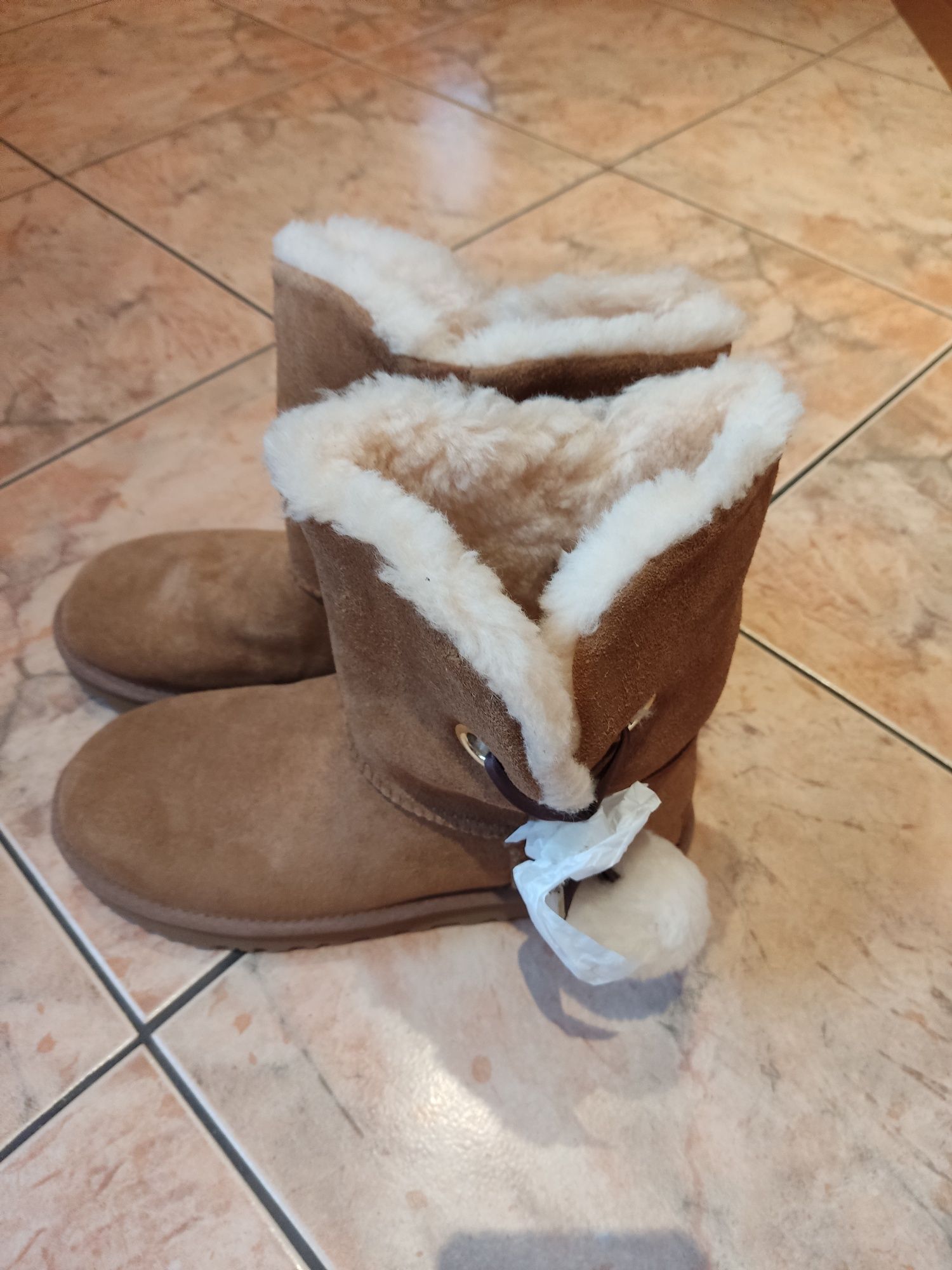 Nowe Buty Bailey Button UGG USA rozmiar 40