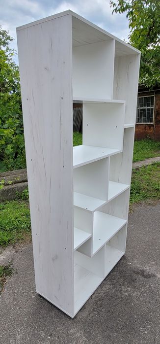 Полиця для книг.