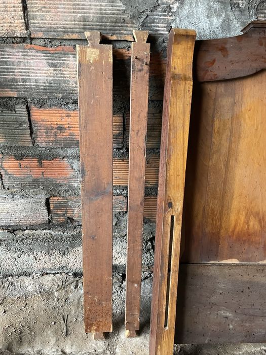 Cama individual de madeira maciça