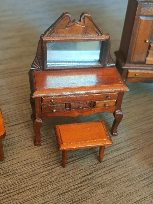 Móveis Miniatura em Madeira - 30 peças.