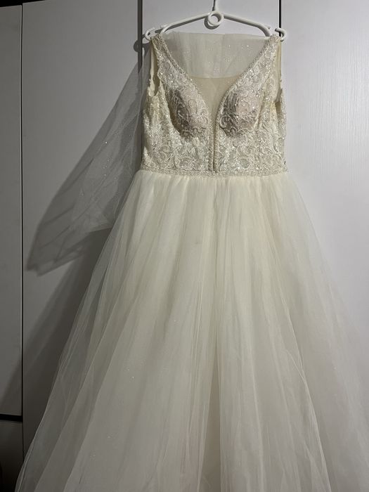 Продам весільну сукню