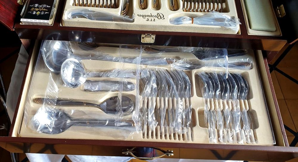 Столовий набір Bachmayer BM 868 84 предмета

Набір столових приладів B