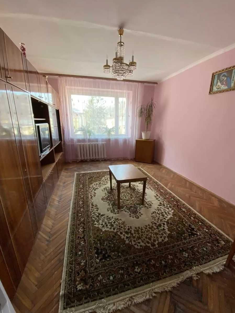 Підселення в окрему кімнату (дівчина)  в 2К КВ Львів, Довбуша