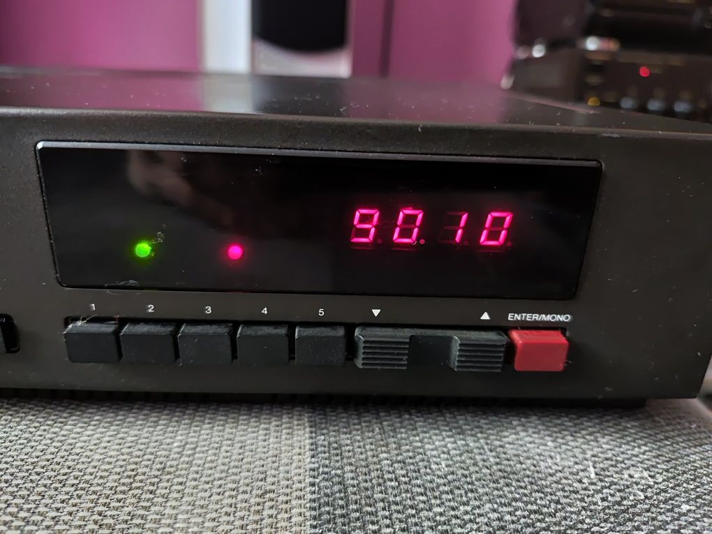 NAD 7125 Amplituner