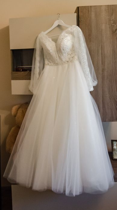 Продається весільна сукня