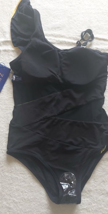 Купальник суцільний s