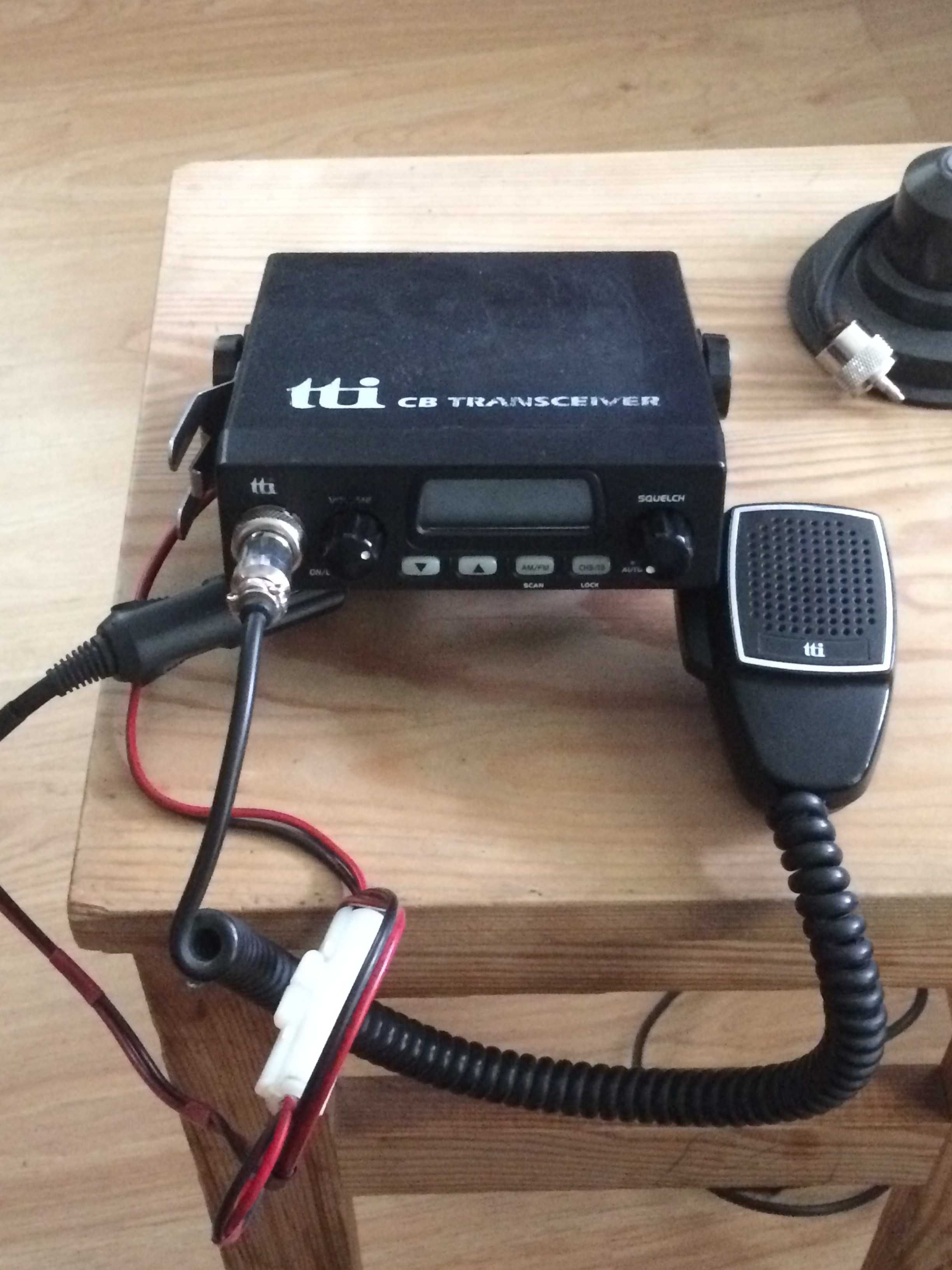 CB Radio TTI TCB-550 AM + Podstawa anteny z magnesem