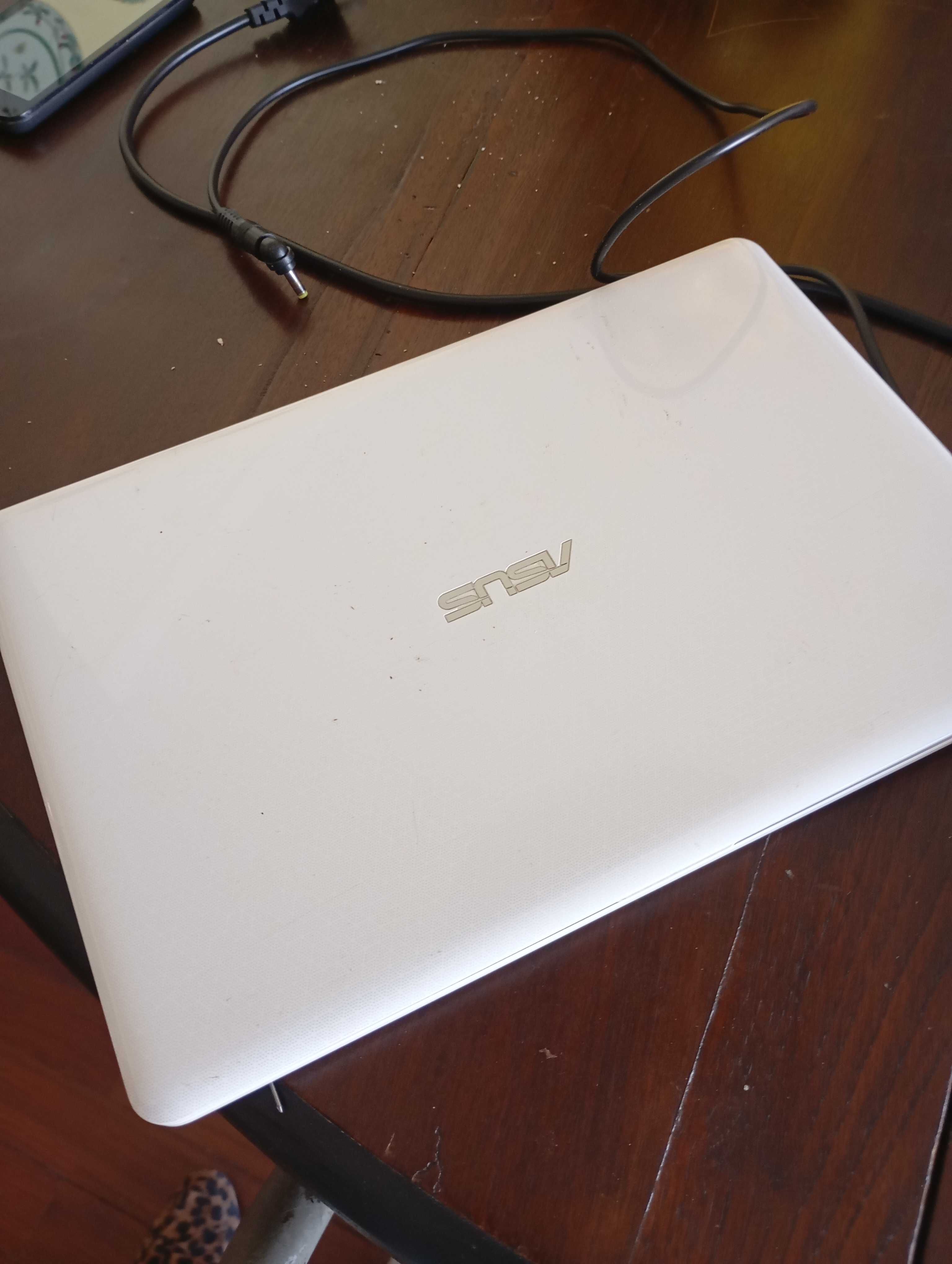 Computador asus pouco uso
