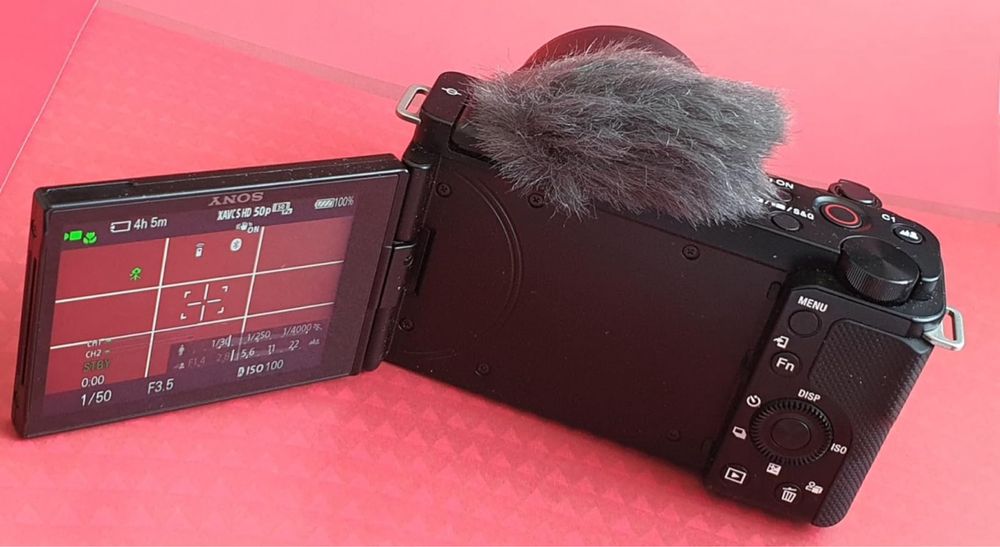 Sony ZV-E10 камера с объективом Sigma AF 16mm f/1,4 DC DN
