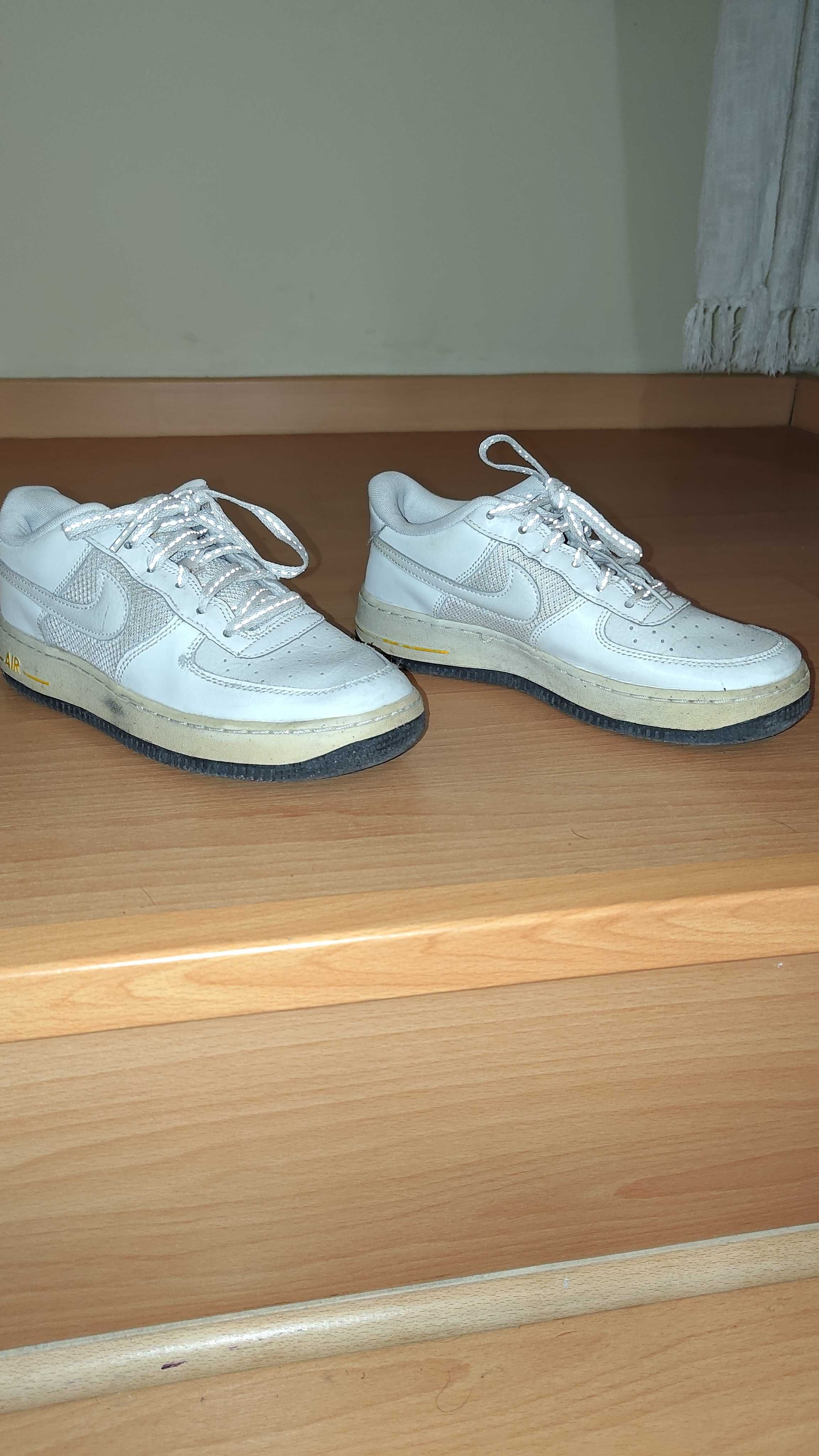 Nike Air Force 1 Bege Número 39
