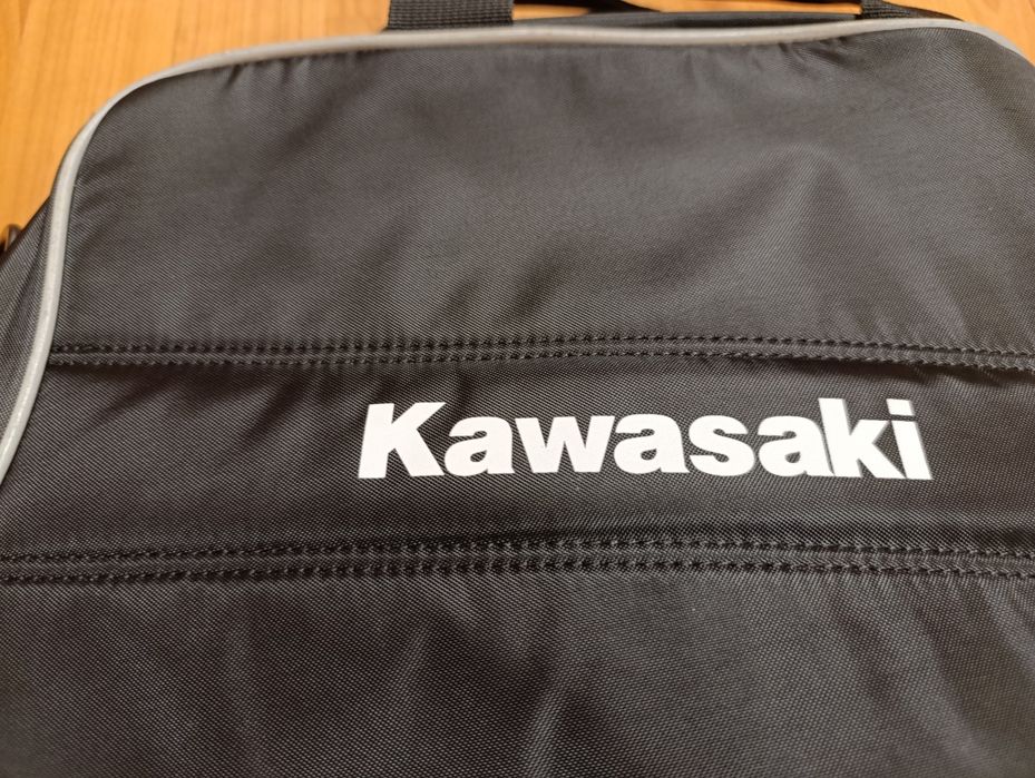 Внутрішня мотосумка для кофрів Kawasaki.