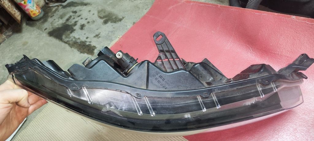 Lampa prawa przednia Nissan Qashqai