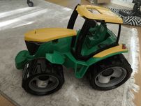 Zabawka duży traktor ciagnik