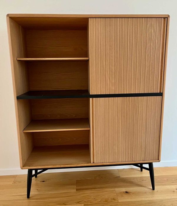 Komoda z przesuwanymi drzwiami