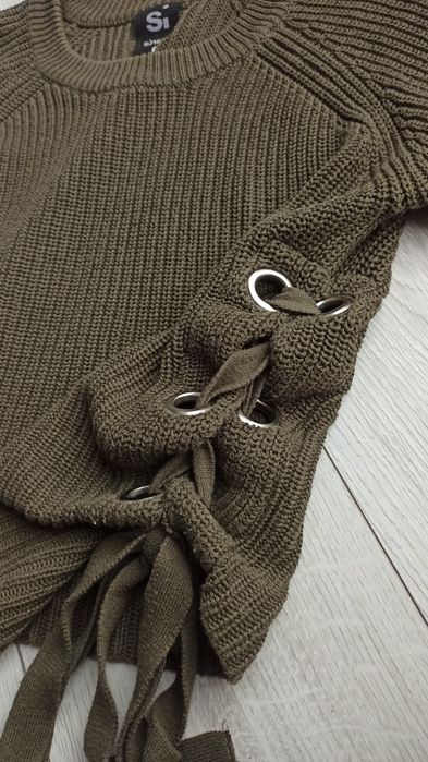 Sweter ciemno-zielony