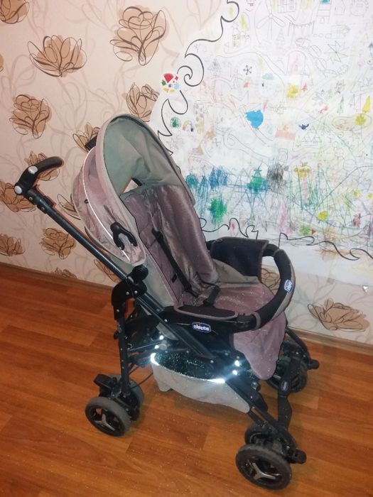 Продам детскую коляску-трансформер Chicco оригинал