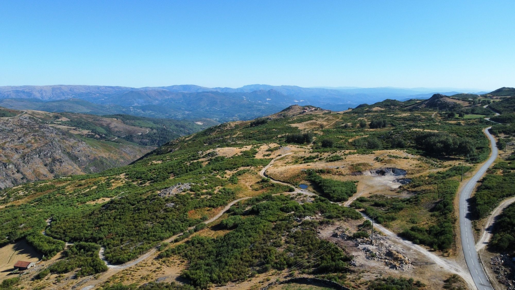 Filmagens e fotos aéreas por drone.