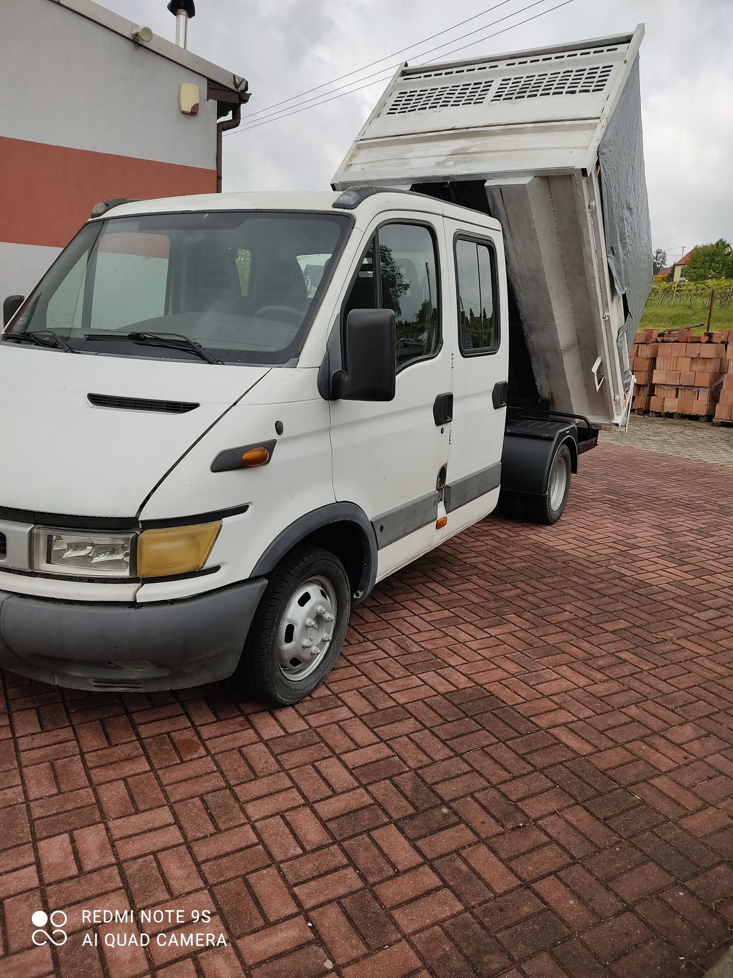 Iveco Daily 35C11 2.8 na linkę 110 KM wywrotka kiper 7 osób