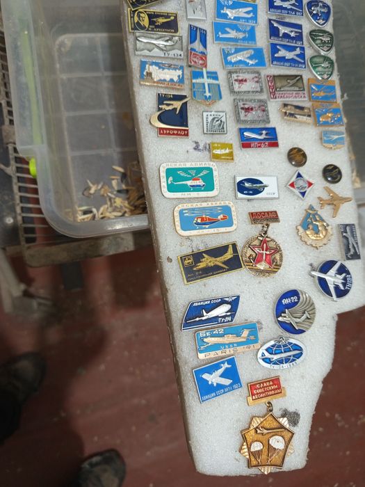 Продам значки Авиация оптом.