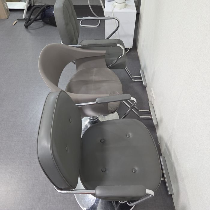 Парикмахерские кресла с подножной на гидравлике (поднимаются педалью)