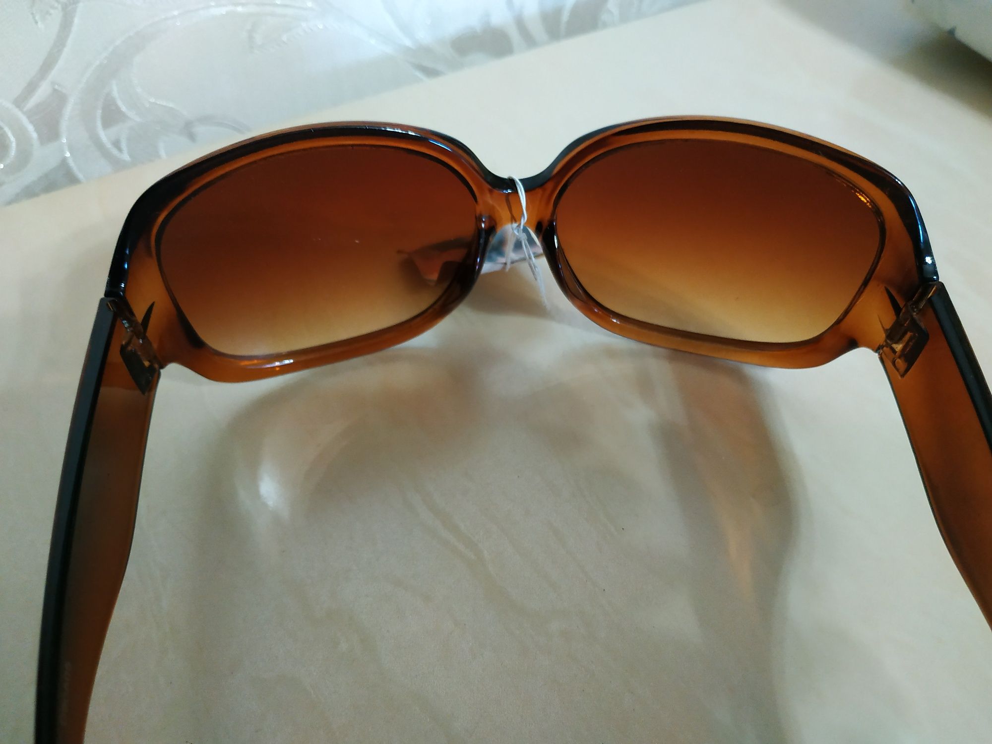 Нові сонцезахисні окуляри солнцезащитные очки
