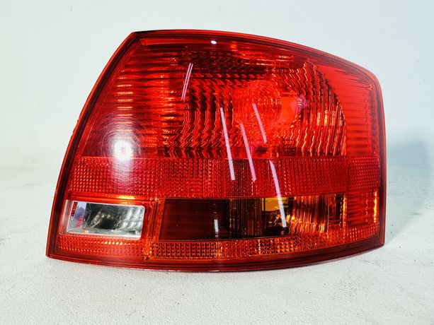 Audi A4 B7 Avant lampa prawy tył w błotnik tylna prawa kombi