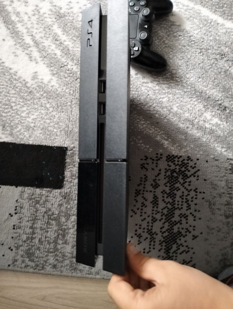 Konsola ps 4  z padem